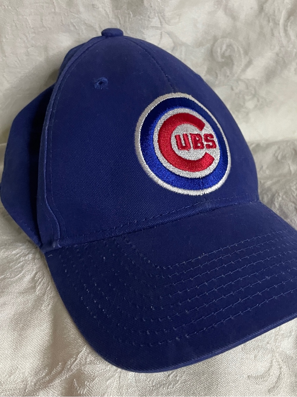 MLB CHICAGO CUBS BASEBALL HAT/CAP
GENUINE MERCHANDISE ONE SIZE FITS ALL..